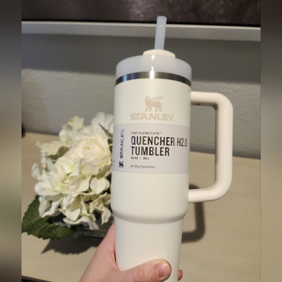 (2) NWT Stanley Cream 30 oz Flowstate Quencher H20 Tumblers - Picture 4 of 12